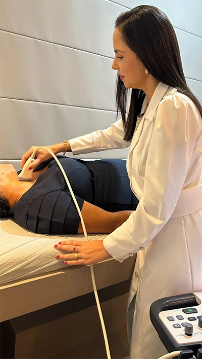 doutora_viviane_queli_macedo_de_alcantara_especialista_em_angiologia_e_cirurgia_vascular - EcoDoppler de carótidas e vertebrais.